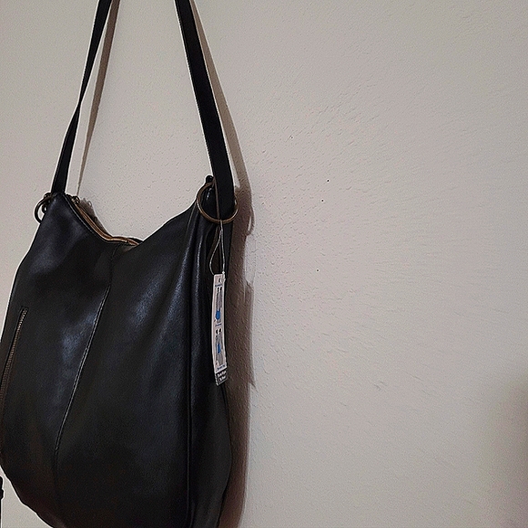 Faux Leather Large Shoulder Bag/backpack and Crossbody Bag - Picture 3 of 4